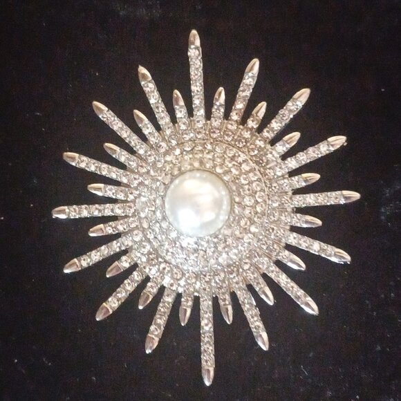 Gorgeous Starburst Rhinestone Brooch - Picture 1 of 3